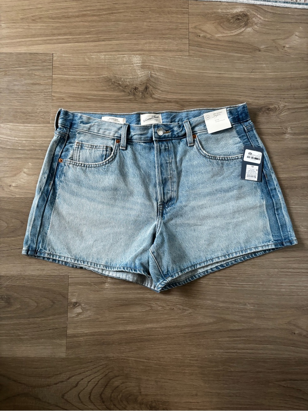 Universal Thread Light Wash Denim Women’s Shorts Size 12